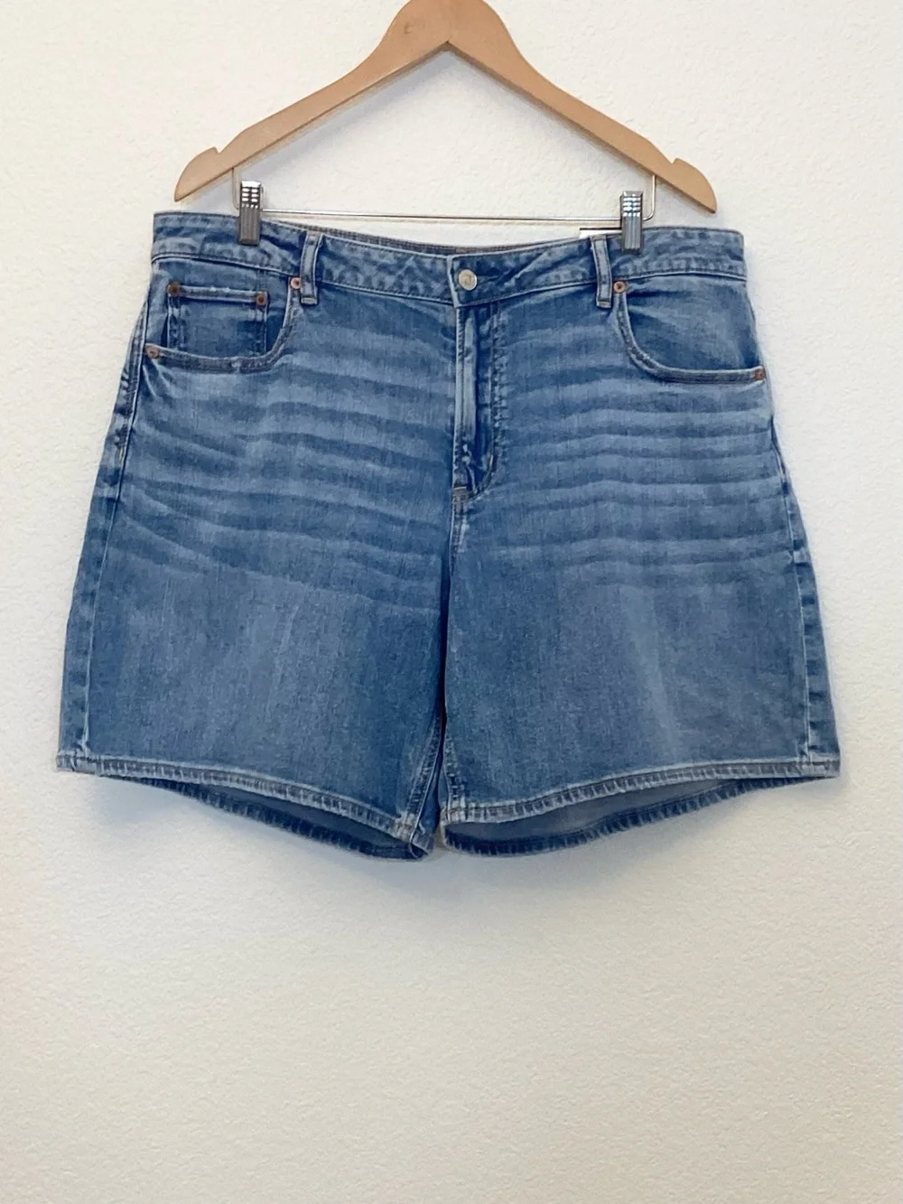 American Eagle 14 NWT Baggy Denim Shorts Women’s Bermuda Stretch 2025